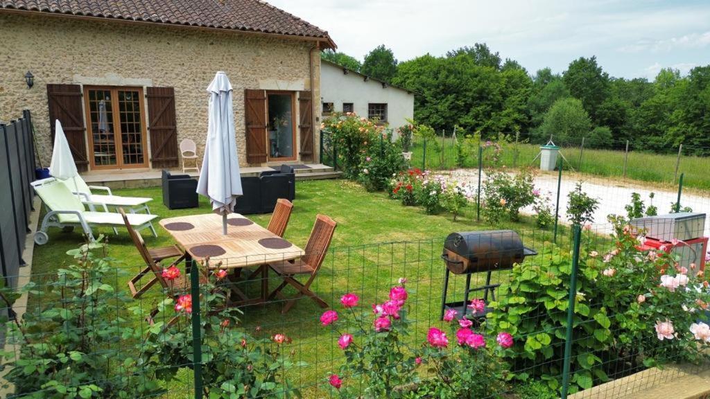 Chez Lucia A 15Min De Perigueux A 6Km Autoroute A89 Apartment Eglise-Neuve-de-Vergt ภายนอก รูปภาพ